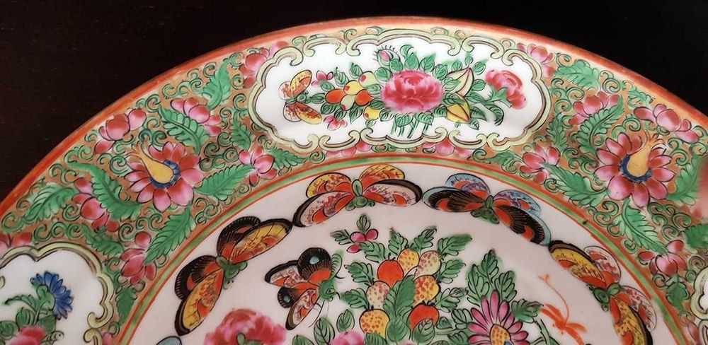 Prato porcelana chinesa família rosa borboletas (c. 1900) 24cm