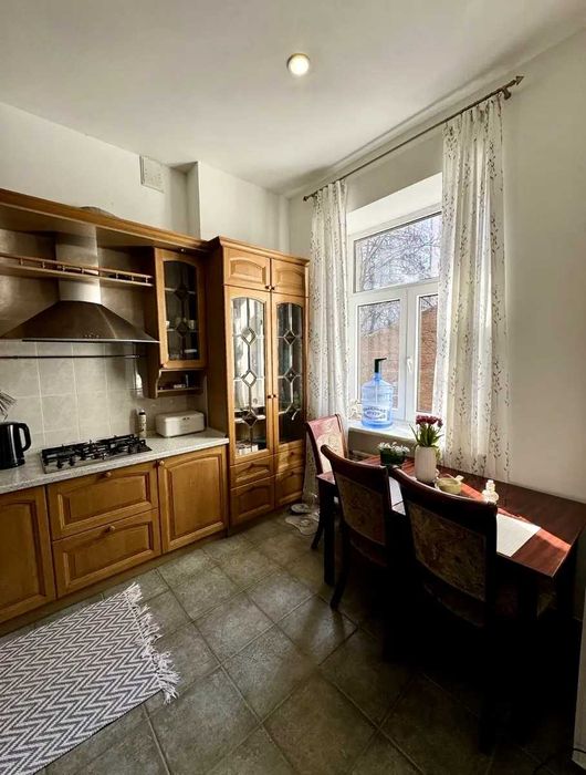 Здається в оренду 2-кімнатна квартира в центрі Києва