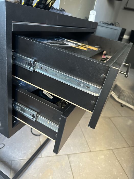 Тумби для перукарів, барберів