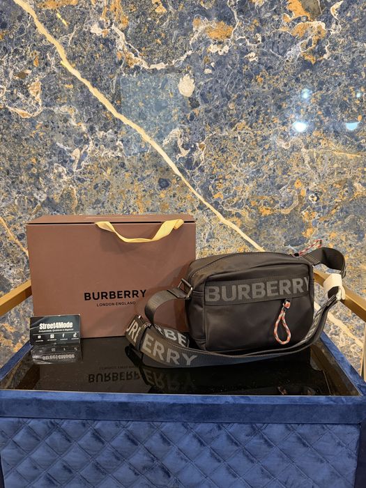 Bolsa Burberry.