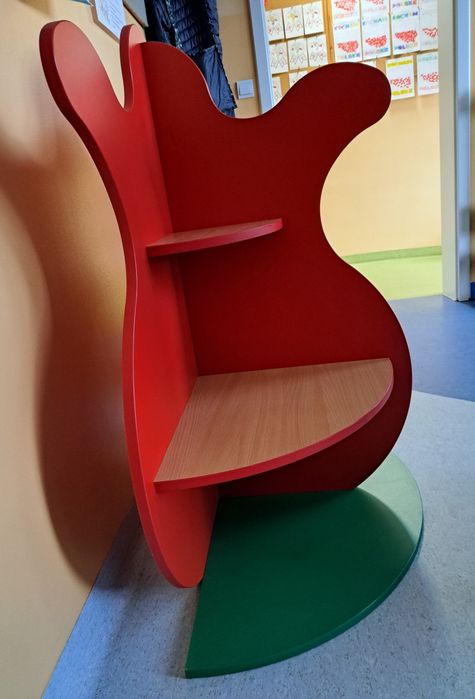 Regał w kształcie tulipana