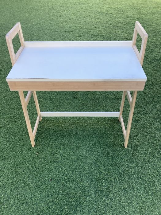 Mesa secretaria de apoio para estudo