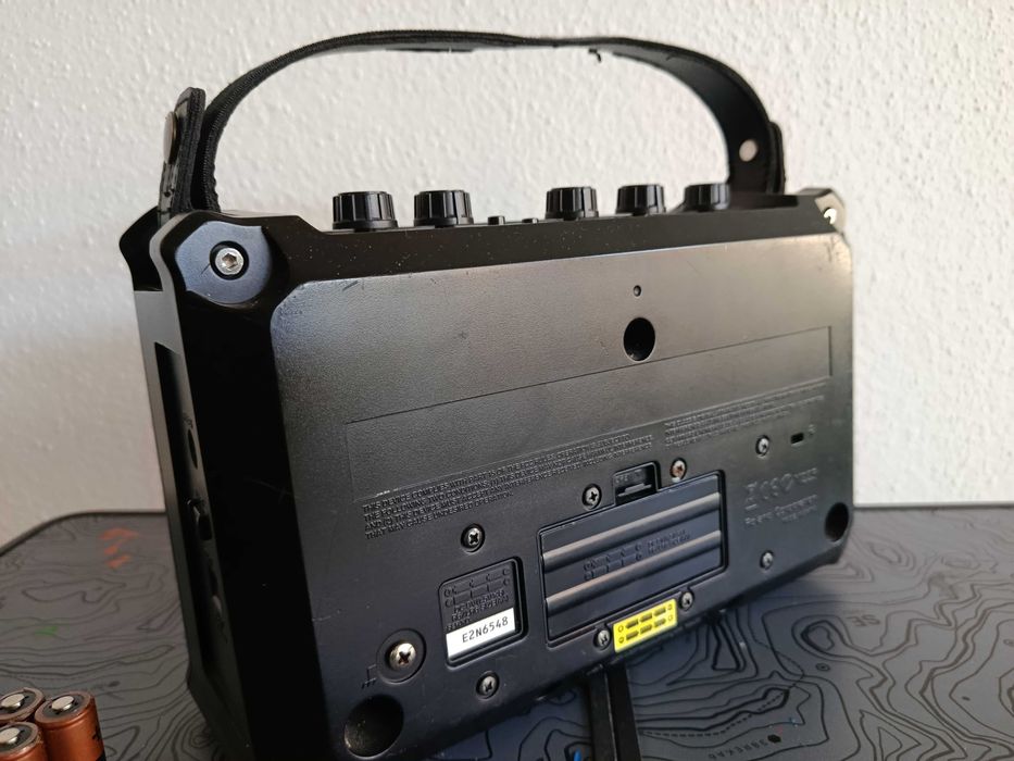 Roland Mobile Cube + 12 pilhas recarregáveis Duracell 2500 mAh