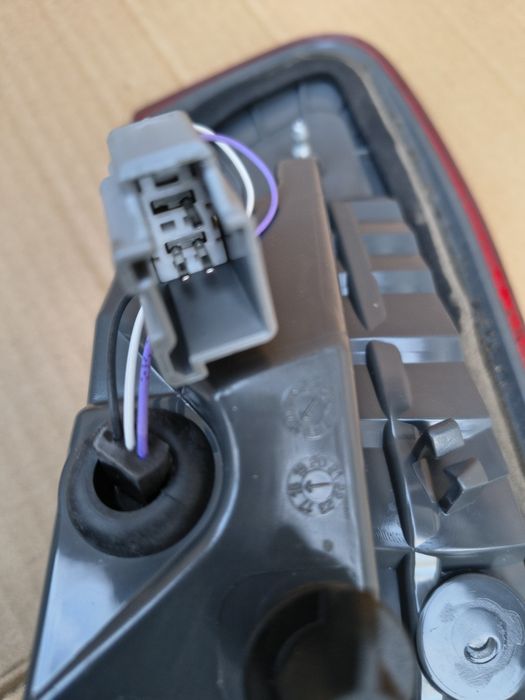 Ford Focus MK4 Kombi Lampa w klapę Lewa  Tył LED