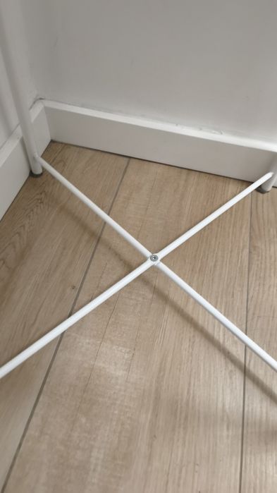 Mesa IKEA GLADOM Branca - Mesa de Apoio / Plantas - 8€