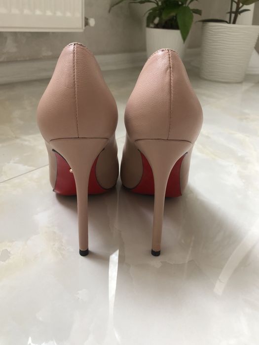 Шкіряні туфлі Vitto Rossi.