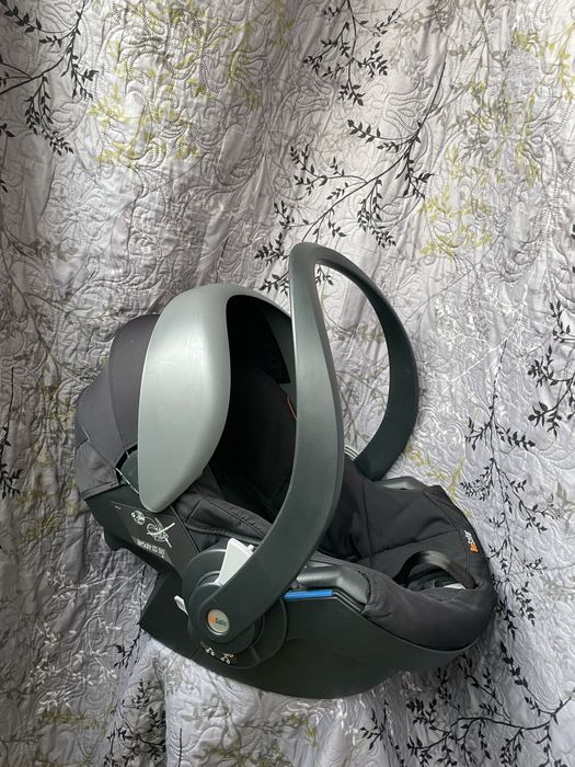 Автолюлька Stokke be safe izi go та база Be Safe