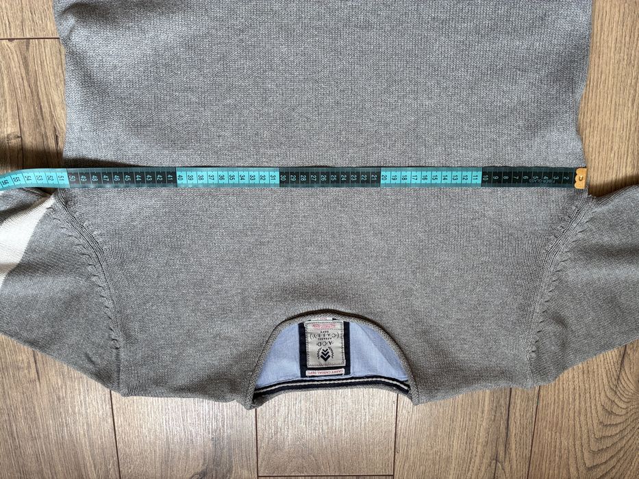 Sweter damski Carry z półokrągłym dekoltem Dwa paski na rękawie Carry Casual dept