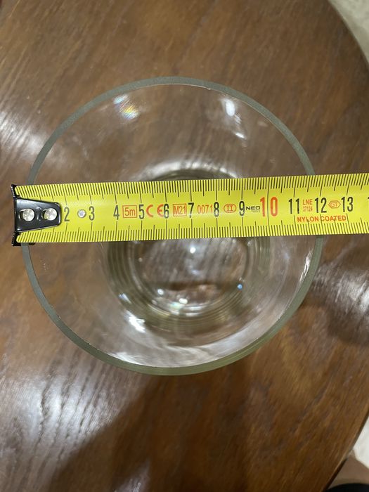 Скляна ваза для квітів