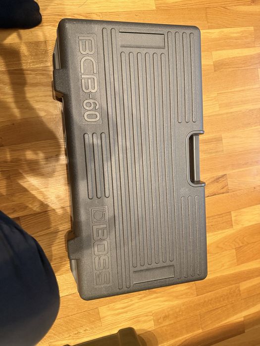 Pedaleira Boss ME-25 + Pedalboard Boss BCB-60 + Mooer Green Mile + Acessórios