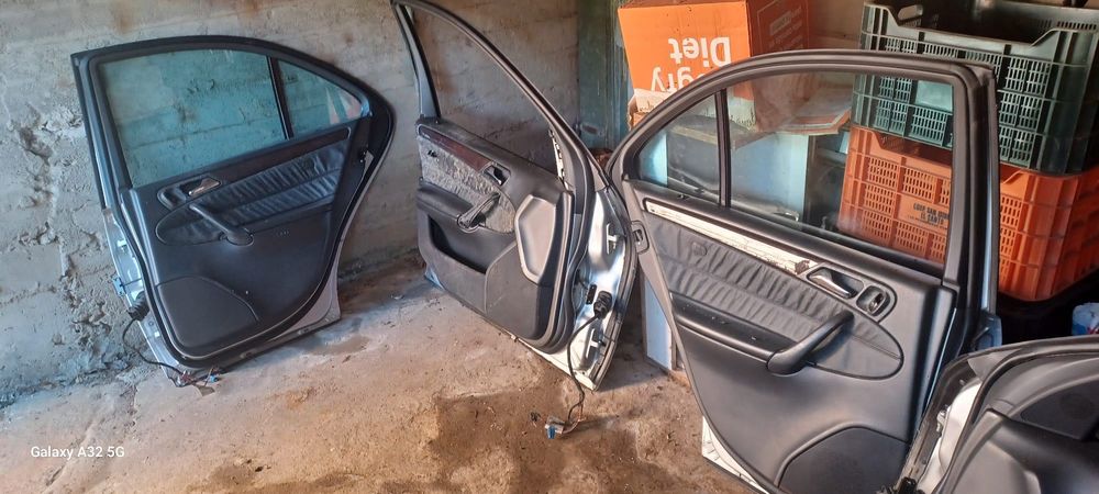 Portas , Espelho e Mala Mercedes Benz c220 01
