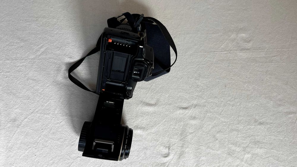 Canon EOS 1000F + 2 objetivas (35-80mm + 80-200mm USM) – analógica