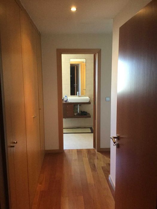 Apartamento T4 - Ultimo piso - 2 frentes - com varanda!