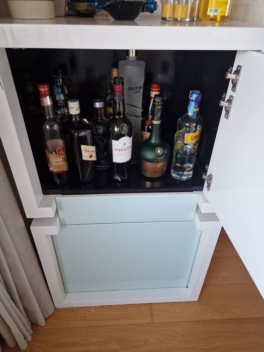 Bar suspenso lacado brilhante