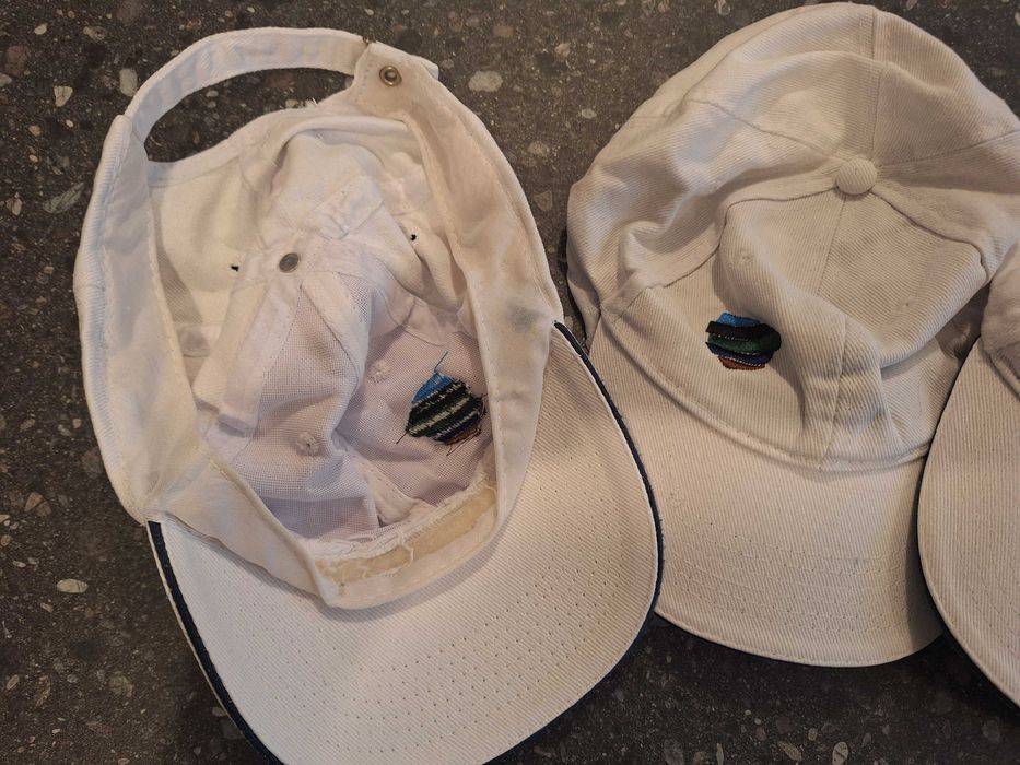 3szt czapki z daszkiem białe