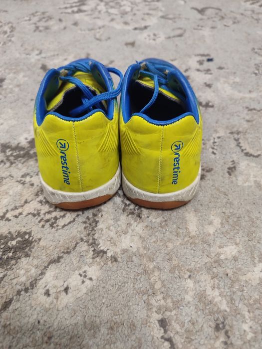 Отдам обувь на мальчика и девочку