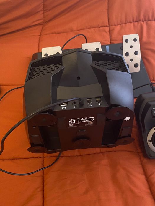 Volante gamer FR-TEC Hurricane Elite 7003 em ótimo estado!