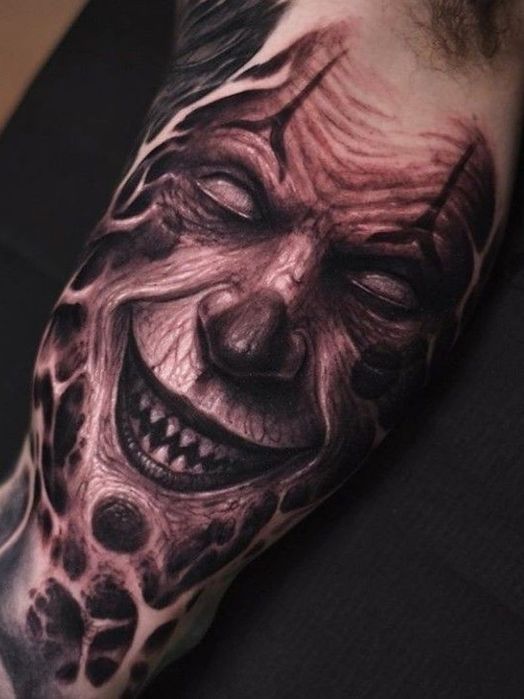 Dyskretny tatuaż z dojazdem – prywatne sesje