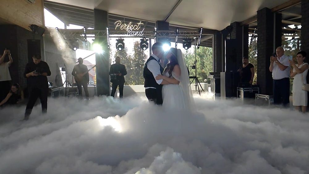 Важкий дим, низький дим, холодні вогні,конфеті,підсвітка  диму,банера