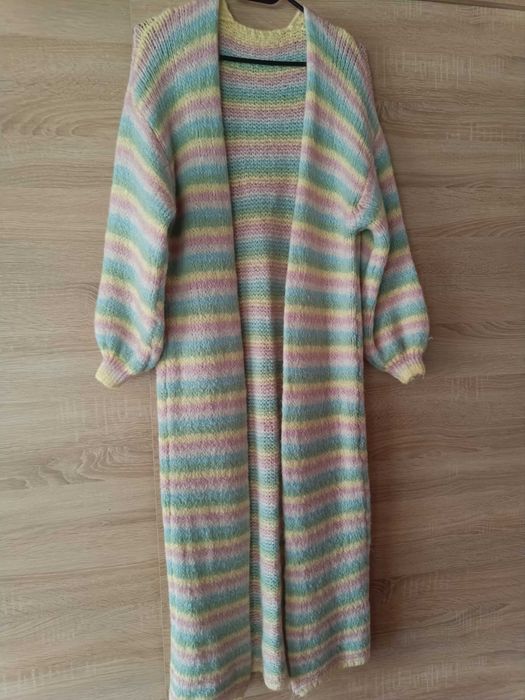 Piękny długi kardigan w paski