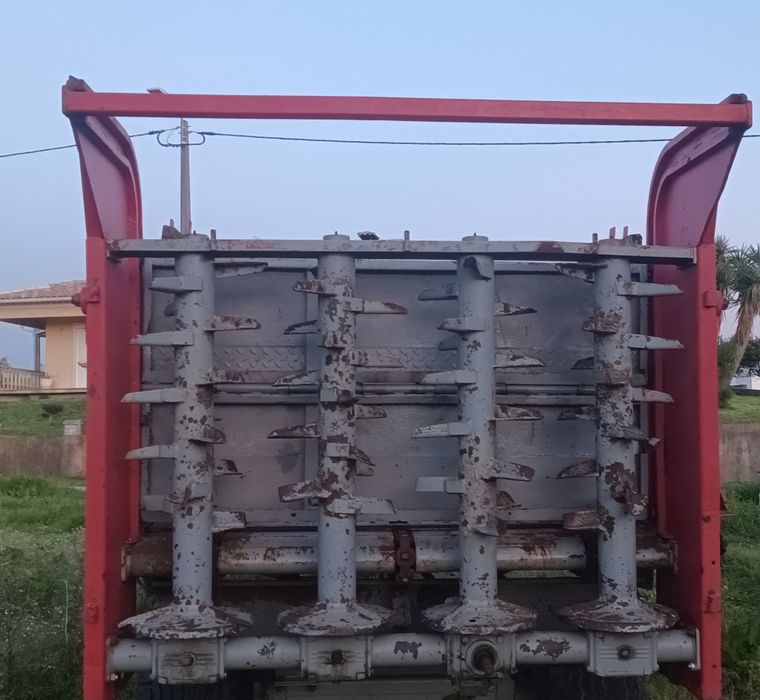 Reboque espalhador de estrume