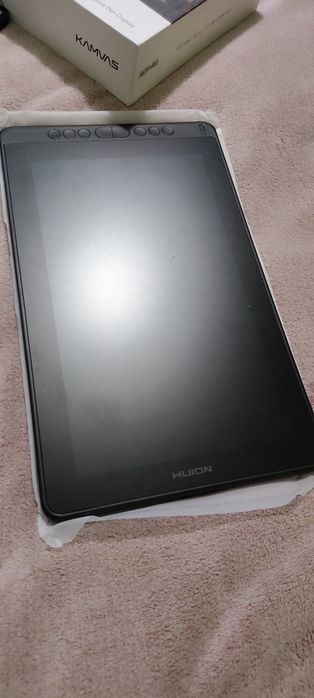 Huion Kamvas 13 z podstawką