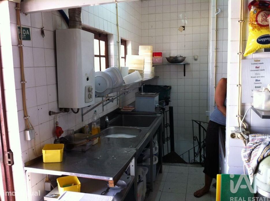 Loja / Estabelecimento Comercial em Albufeira e Olhos de Água de 118,0