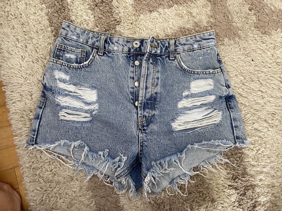 Krótkie spodenki jasnoniebieskie, rozmiar 40/L, wysoki stan, Bershka