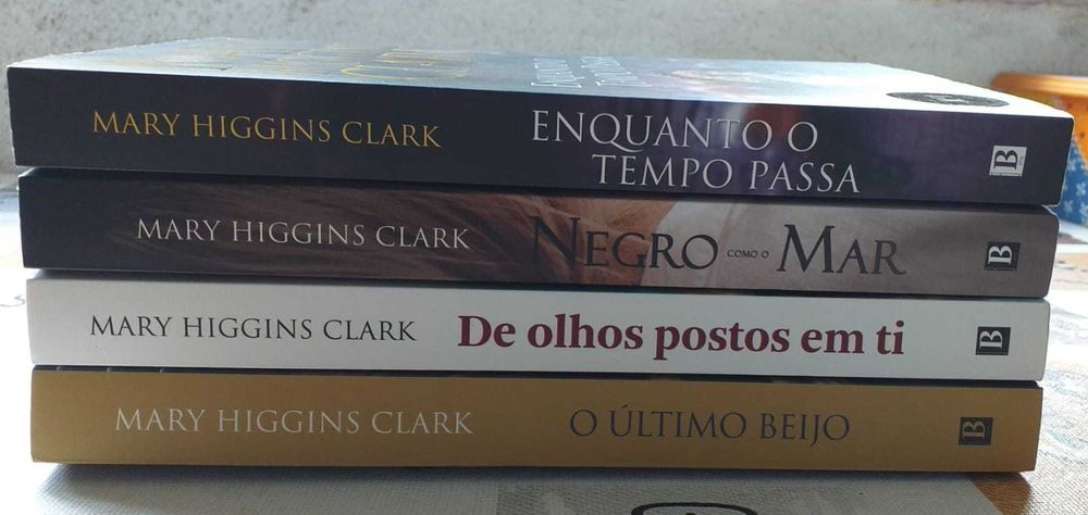 Vários títulos Mary Higgins Clark - Portes incluídos