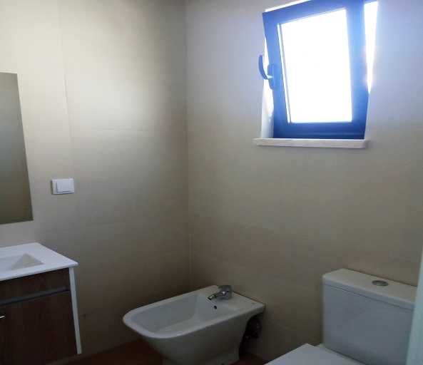 Moradia R/C. T1, Alto di Indio - Sobreda - Cozinha Equipada