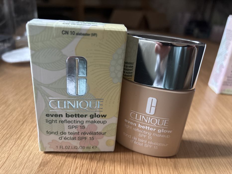 Podklad Clinique even better glow spf 15 alabaster CN 10