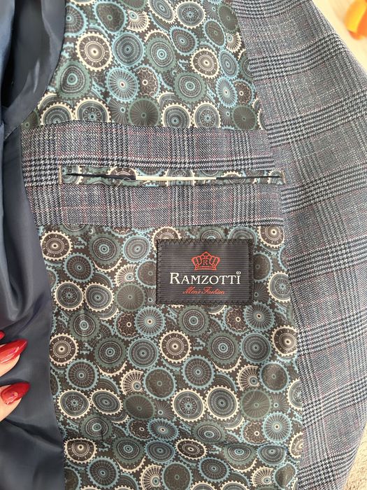 Мужской классический костюм тройка