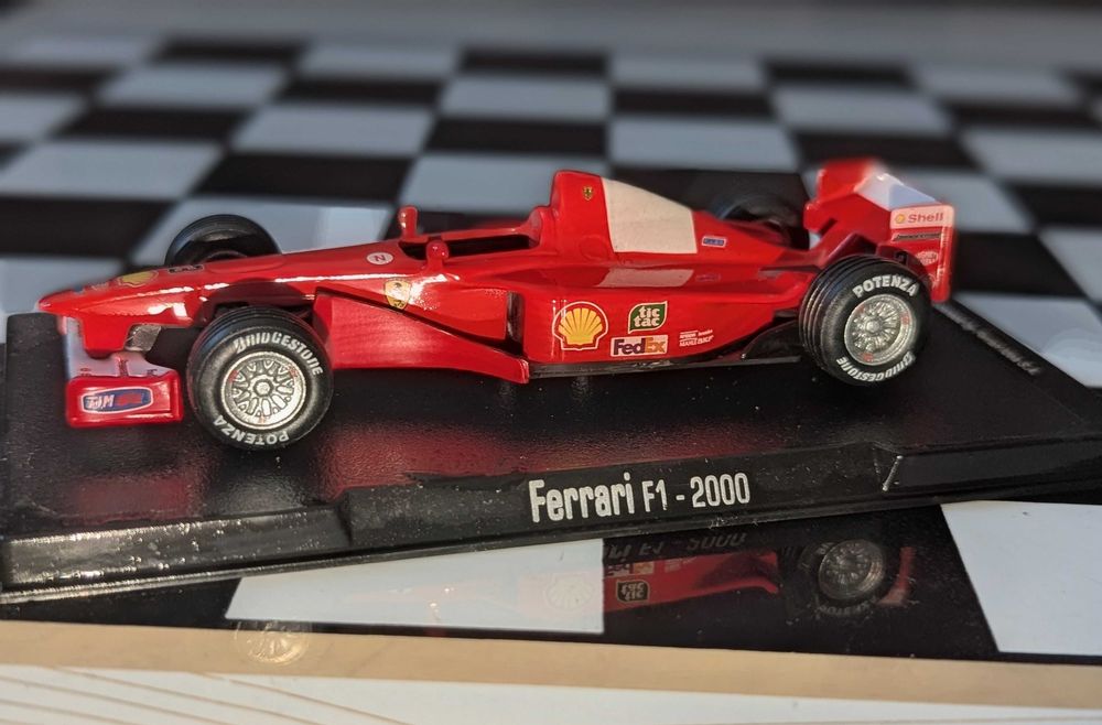 Carro de formula 1 miniatura campeão do mundo Ferrari  2000