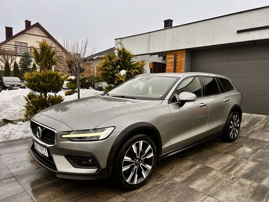 Przepiekne VOLVO V60 Cross Country 4x4 Bliss rok 2019 Matrix  ZAMIANA