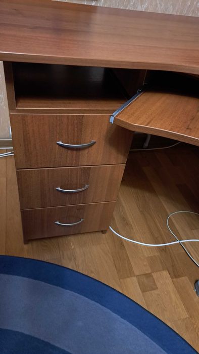 Стіл комп`ютерний і полиця