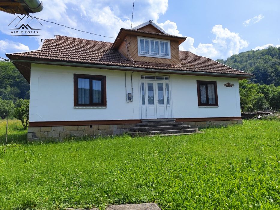 Продаж будинку в центрі с. Шешори та ділянки 25 сот.