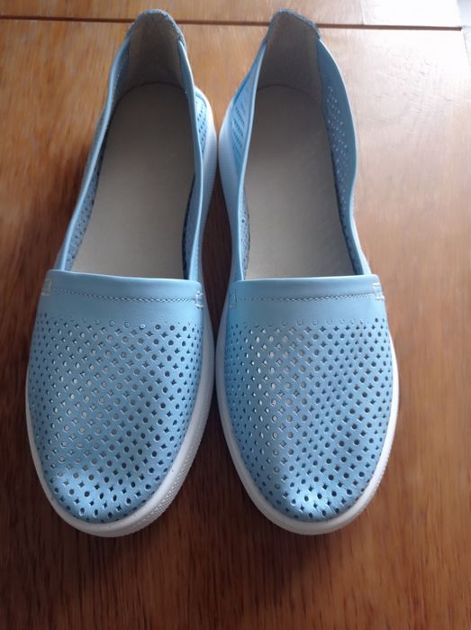 Нові туфлі з перфорацією