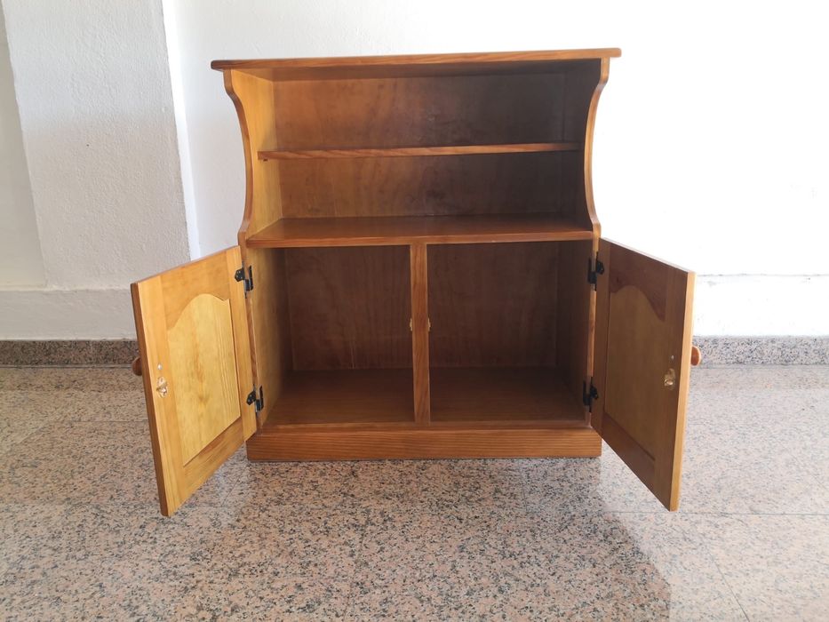 Movel televisão pinho