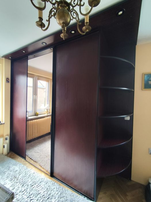 Szafa przesuwna trzydrzwiowa