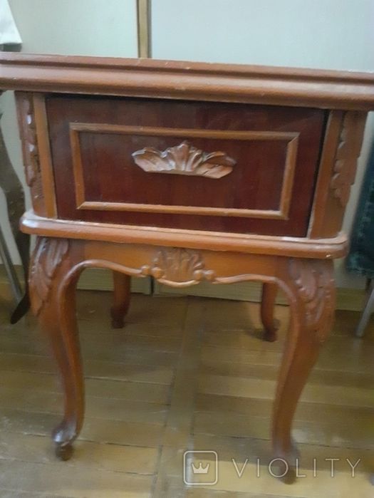 Тумбочки прикроватные 2 шт. у одной тумбочки нет шкафчика