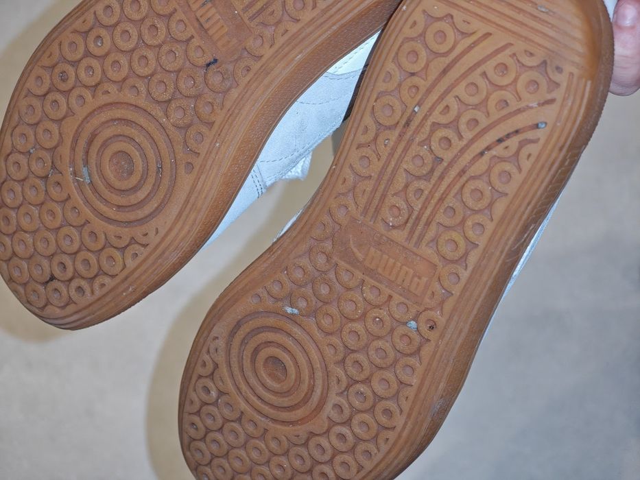 Кросівки Puma. Парні - чорні і білі. 41 розміри.