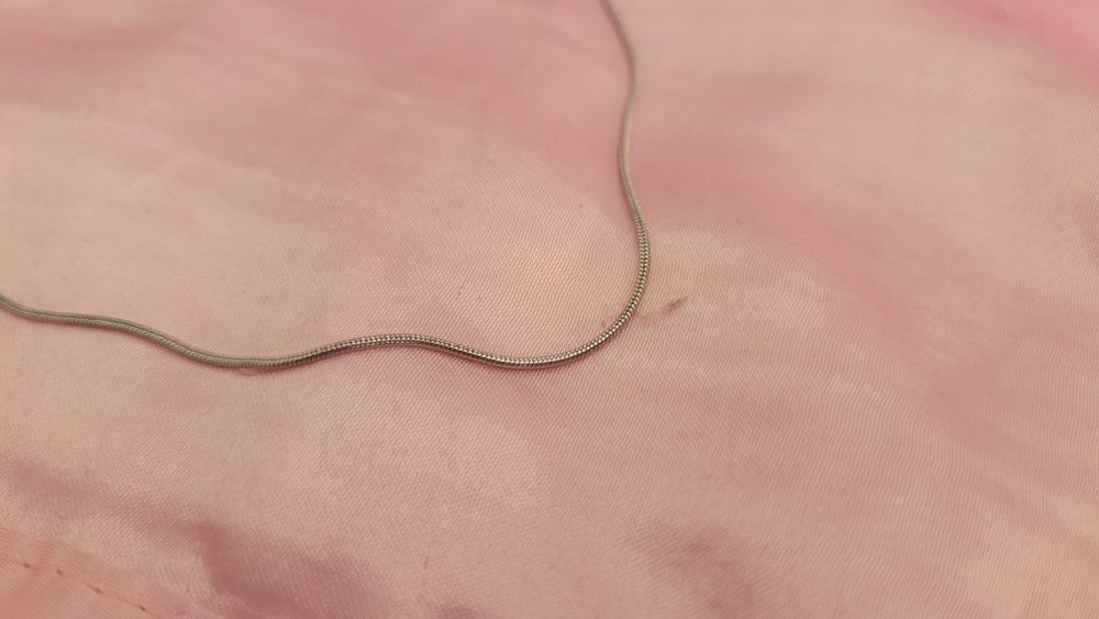 Colar Prateado de Aço Inoxidável com Pedra