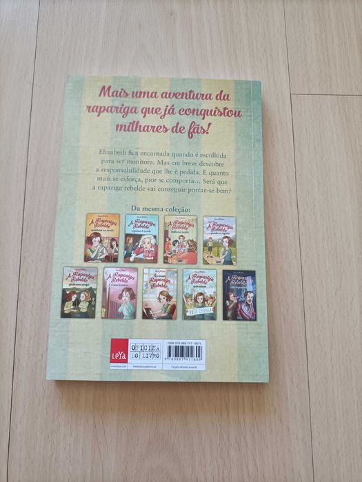 Livro-a rapariga rebelde brilha na escola