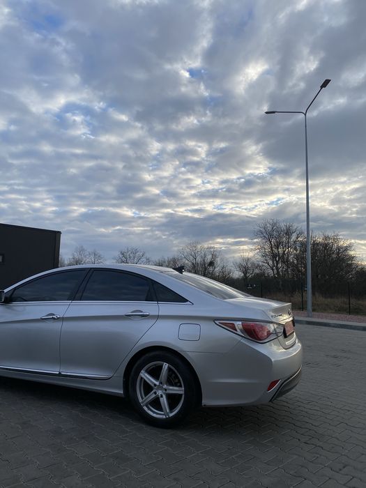 Продам Hyndai Sonata Hybrid 2014 Р