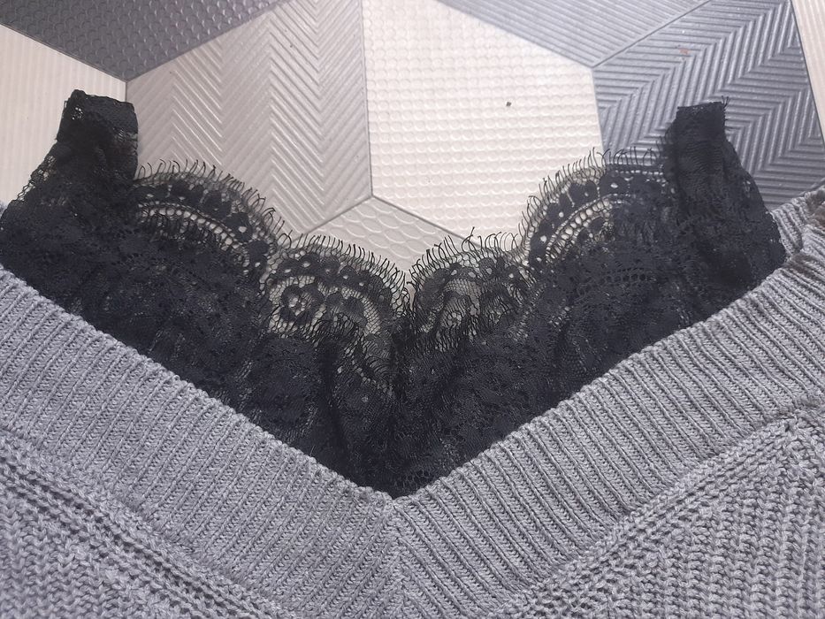 Sweter szary z koronką roz L