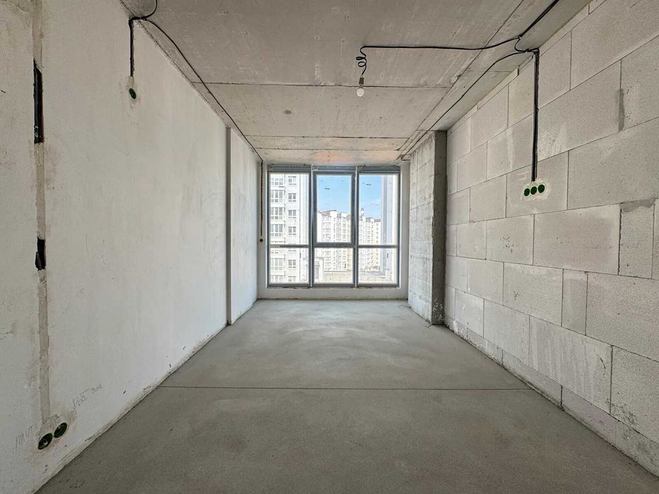 Здана! Однокімнатна з чорновими роботами. Вигідно!