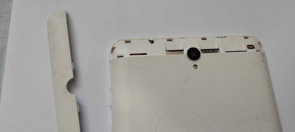 Продам планшет телефон Bravis NB 74 2 симки андроид 6