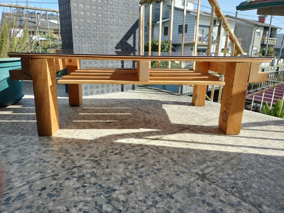 Mesa de televisão em madeira