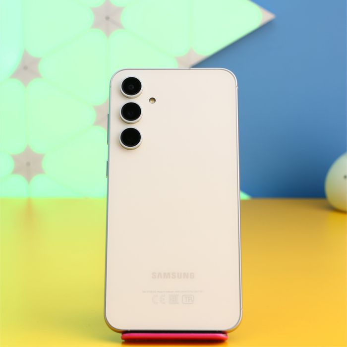 Смартфон Samsung Galaxy S23 FE 8/256GB Cream (180862) Б/У З ГАРАНТІЄЮ