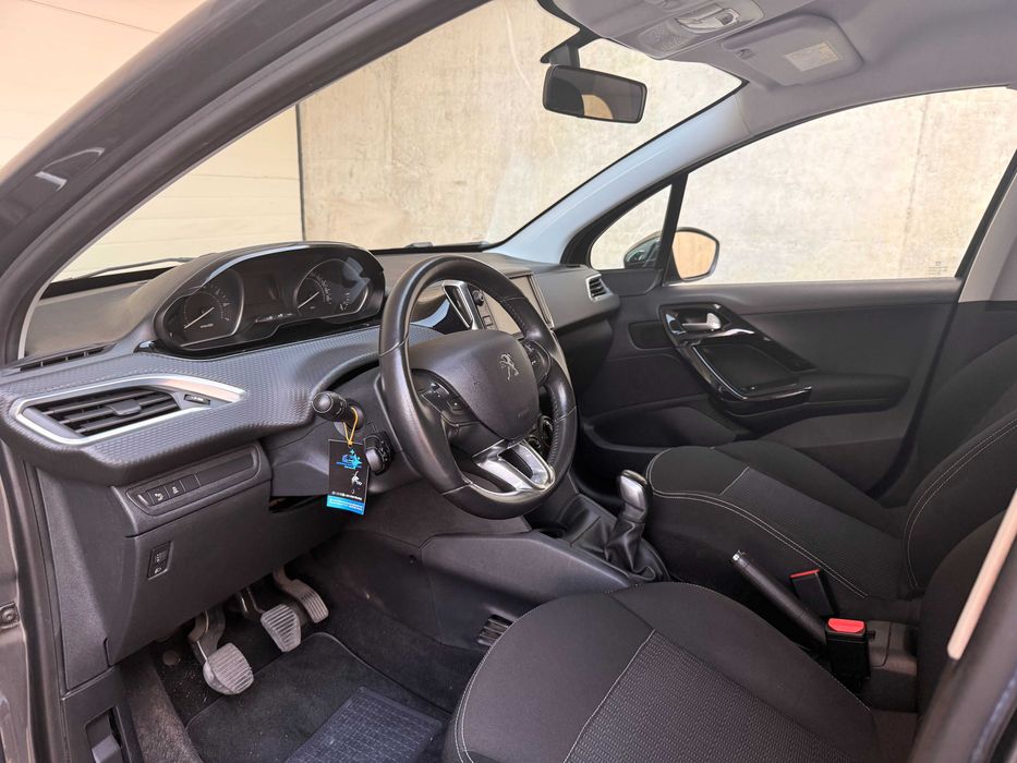 Peugeot 208 1.2 PureTech Style - desde 89€/mês